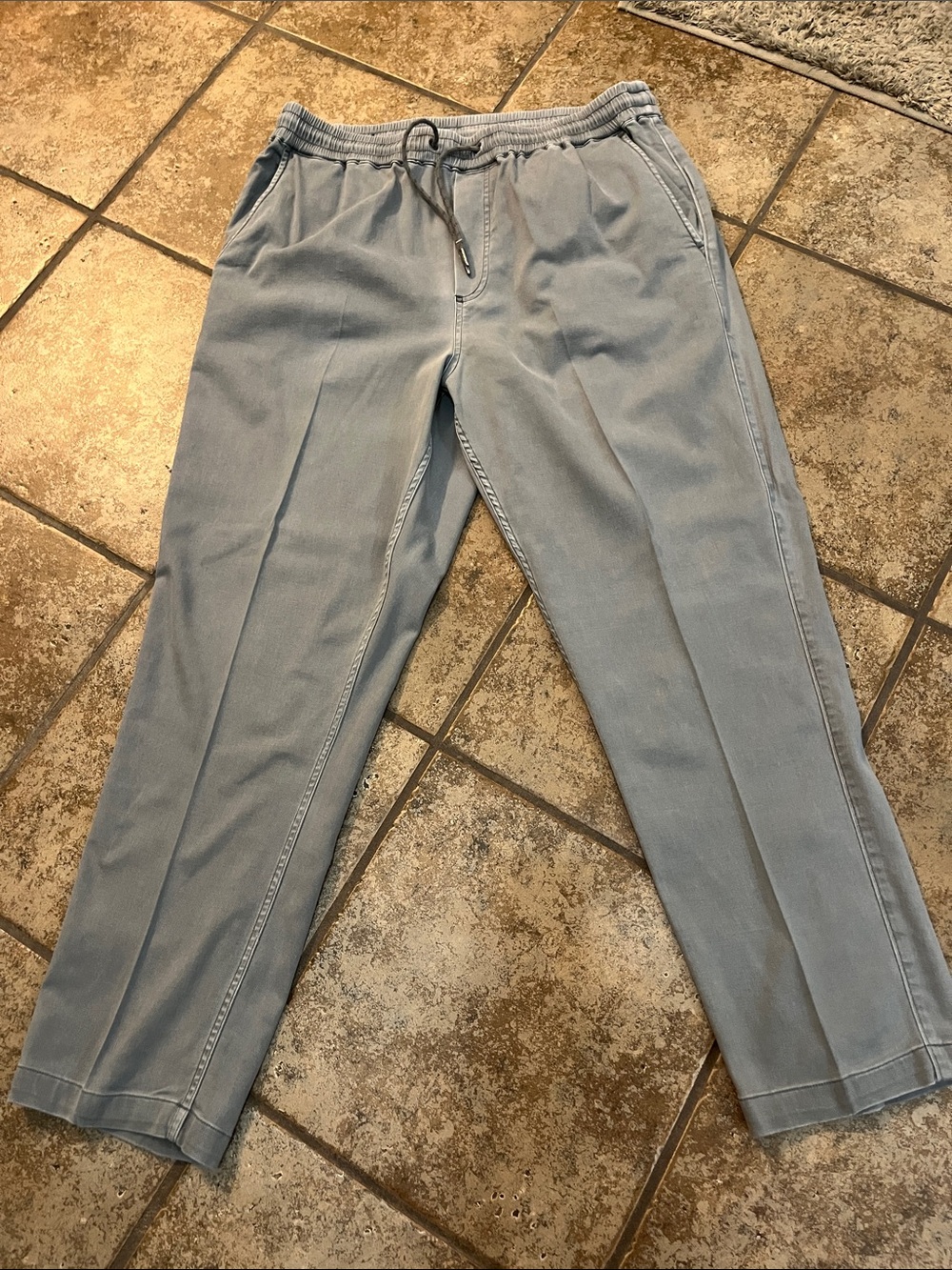 Faherty Men's Essential Pants in the color Mariner Grey Size Large